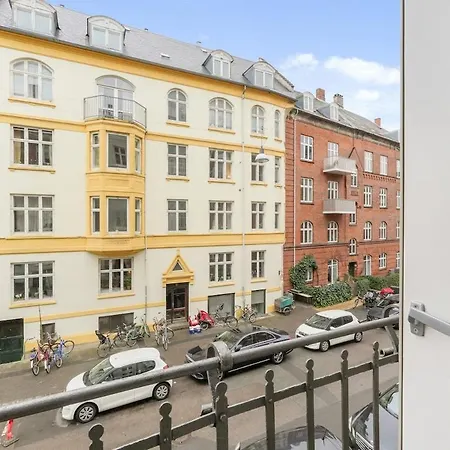 Homely And Spacious In Cph *